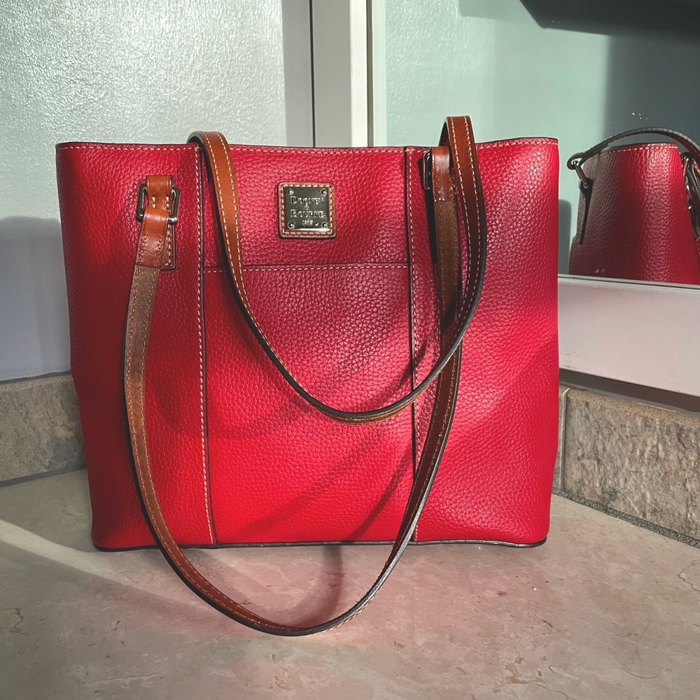 Dooney & Bourke small Lexington Shopper in red and tan pebble grain leather ♥️